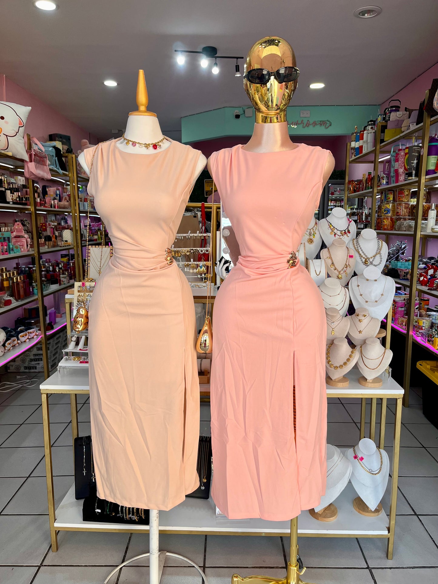 VESTIDO CON DETALLE DORADO