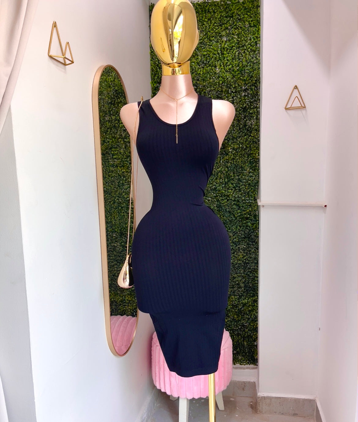 VESTIDO CORTO DE CANALÉ AJUSTADO AL CUERPO