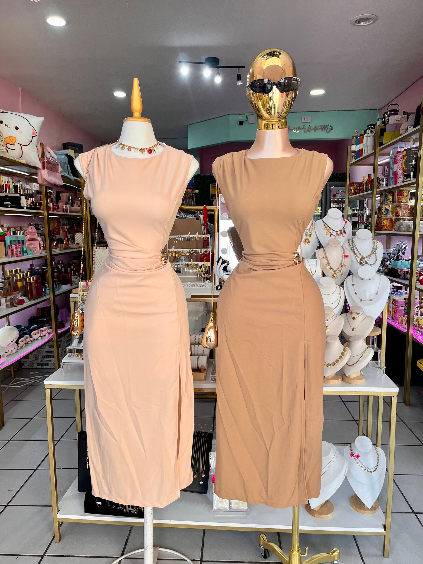 VESTIDO CON DETALLE DORADO