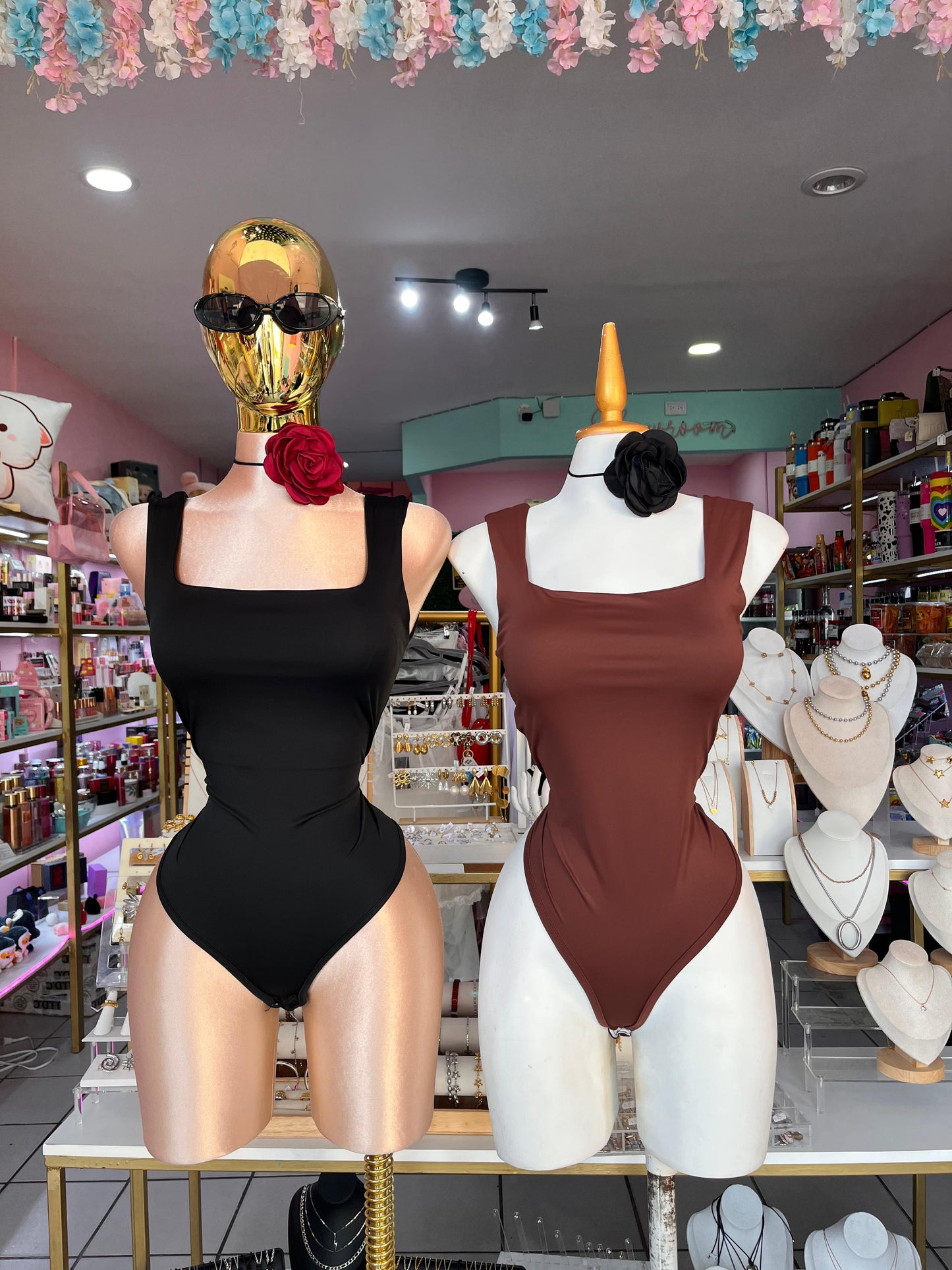 BODY BÁSICO CON ESCOTE CUADRADO